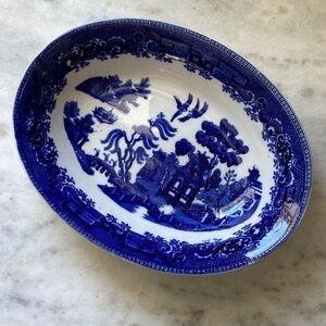 Vintage blue willow serving bowl